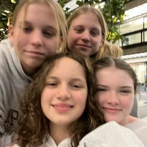 Meet your Posher, Ella